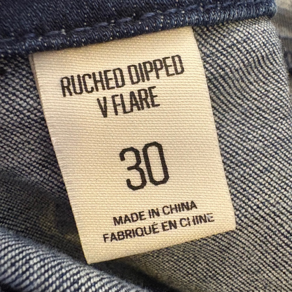 BDG Urban Outfitters Ruched Dipped V Flare Jeans Size 30 Dark Wash Blue - Picture 9 of 9